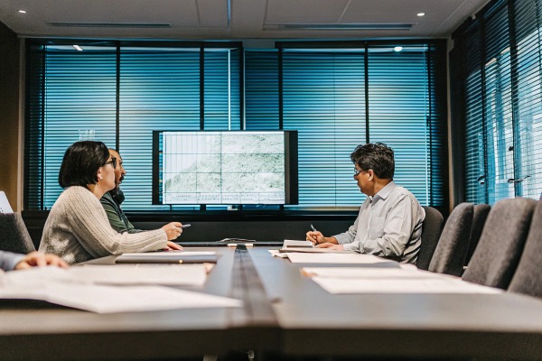 Team meeting Team meeting in conference room with screen (ID#5)