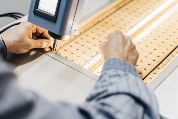 Machine adjustment Hands adjusting machine for precise cutting (ID#3)